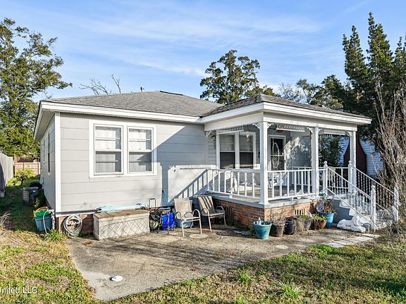 3rd image of 1228 32nd Ave