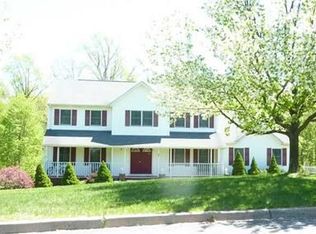 27 Ravenna Dr, Pomona, NY 10970