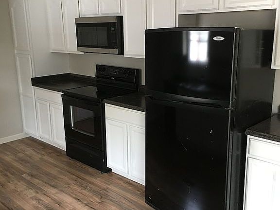 4th image of 39 Dollie Cir