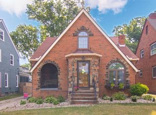 1461 Bunts Rd, Lakewood, OH 44107