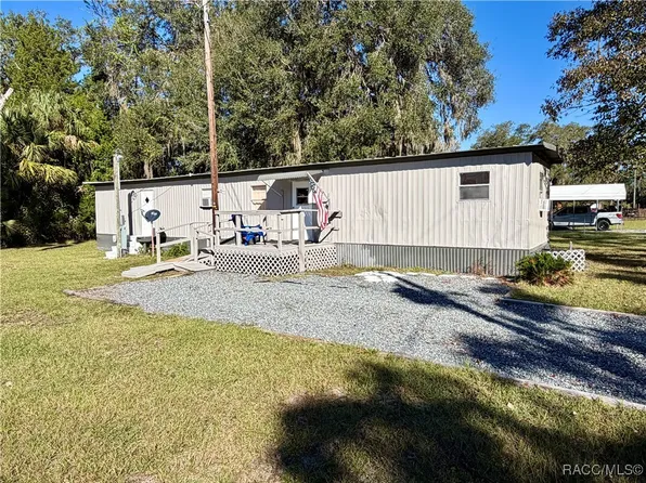 22 Pine St, Inglis, FL 34449