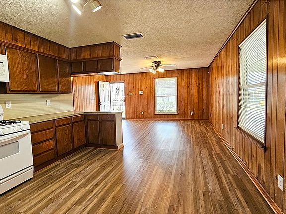 5th image of 9727 Lanehart Rd