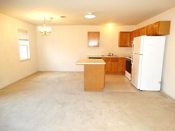 Kitchen & Dining Area
