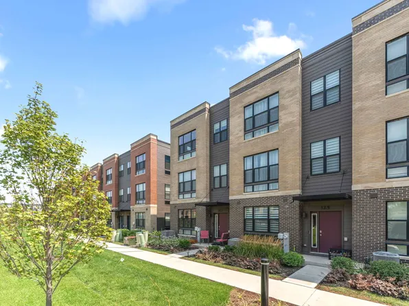 323 Summit Cir, Lombard, IL 60148