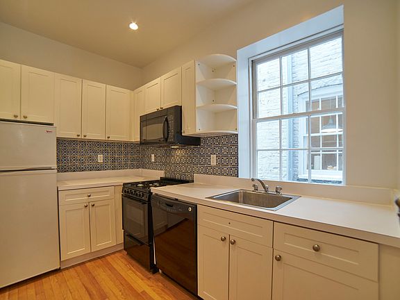 3rd image of 318 E 84th St APT 4W