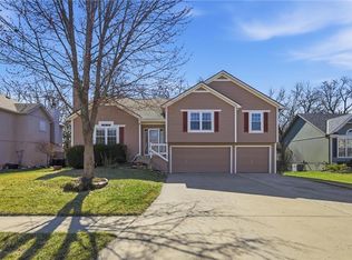 1321 SE Princeton Dr, Lees Summit, MO 64063
