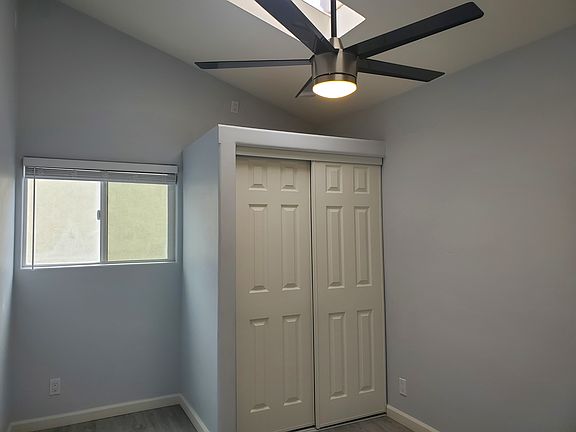 5th image of 909 Hornblend St