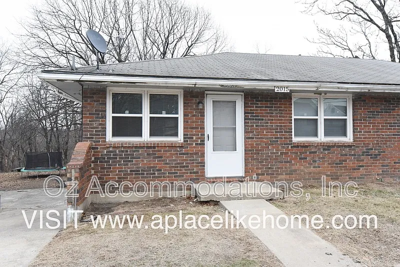 2 bed, 1.0 bath, 780 sqft, $999 — Photo 1