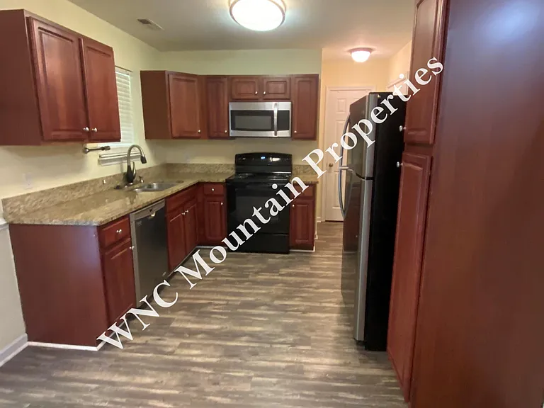 128 Old Salem Ct — Photo 2