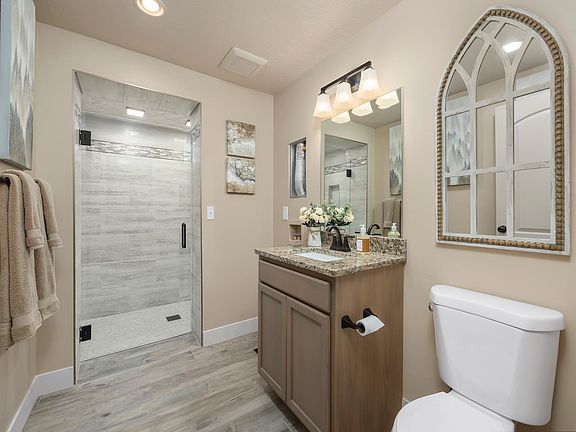 4th image of 2584 N Elm Dr