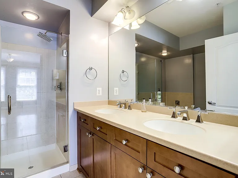 1115 Cameron St #208 — Photo 43