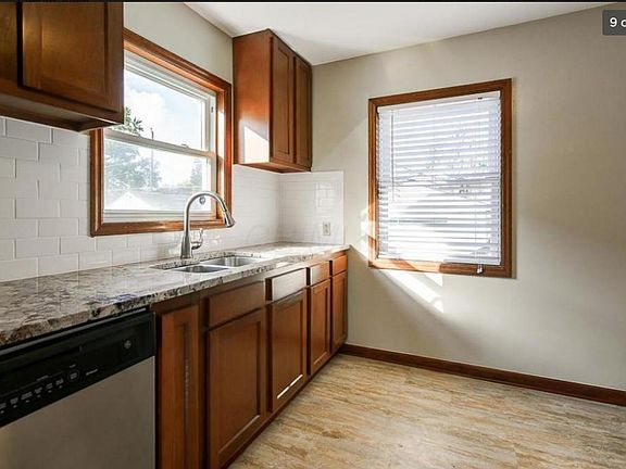 3rd image of 2899 Oaklawn St