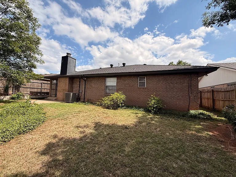 6613 Laurel Rd — Photo 2