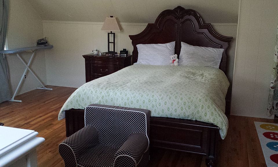 2nd image of 223 Tulip Ave