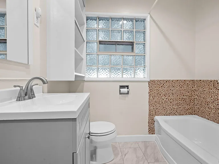 415 Bay Rd — Photo 16