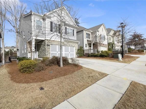 6379 Crosscreek Ln, Flowery Branch, GA 30542