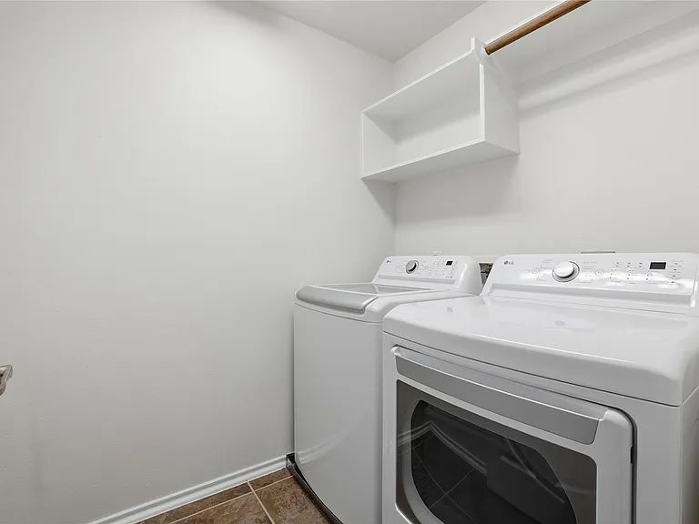 323 Bloomhill Pl — Photo 17