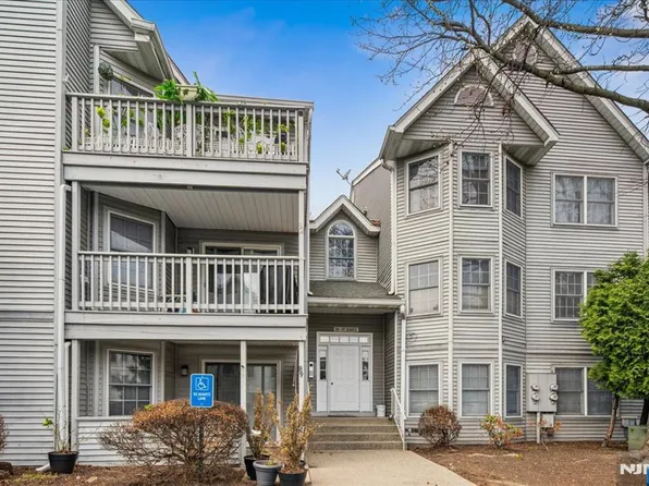 94 Quartz Ln, Paterson, NJ 07501