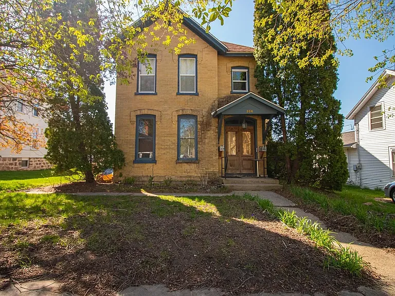 208 W Pleasant St — Photo 1
