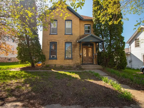 208 W Pleasant St, Portage, WI 53901