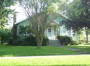 10 W 3rd St, Pana, IL 62557