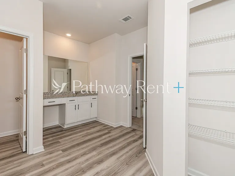 603 Mackenzie Cv — Photo 12