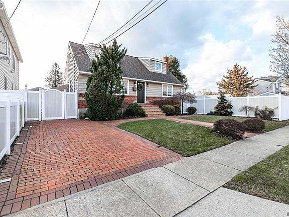 2nd image of 2468 Sunrise Ave