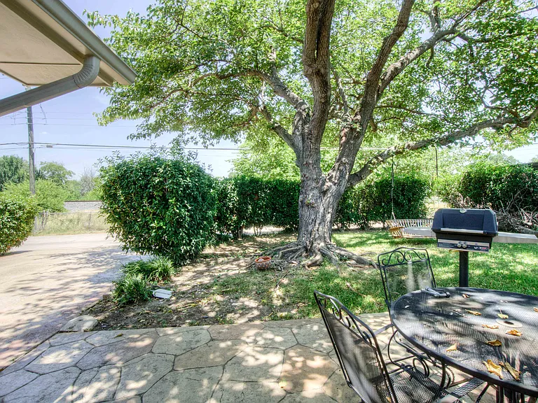 530 Lawnmeadow Dr — Photo 3