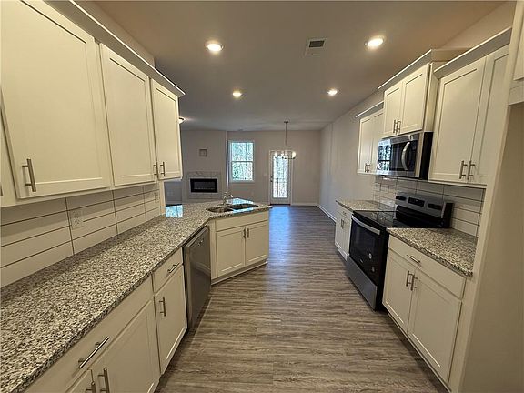 4th image of 5142 Longview Run