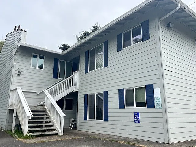 Apartments in Depoe Bay — Photo 2