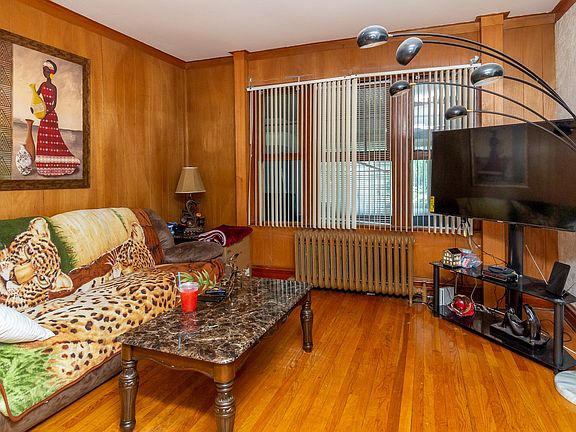 5th image of 844 Elgin Ave