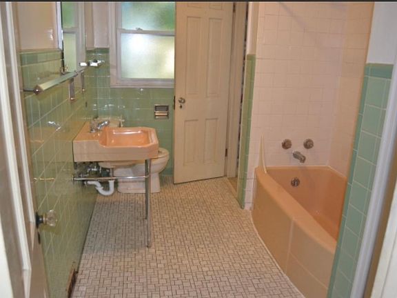 5th image of 527 S Highland Ave