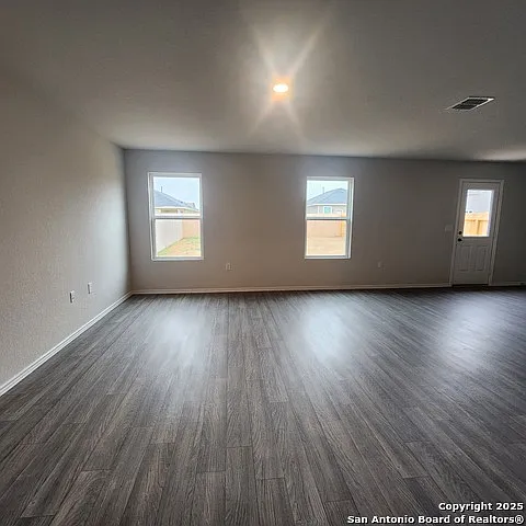 4 bed, 2.5 bath, 2002 sqft, $1,875 — Photo 4