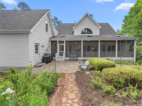 690 Page St, Scottsville, VA 24590