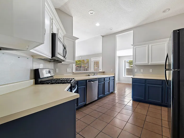 503 Eaglecreek Dr — Photo 5