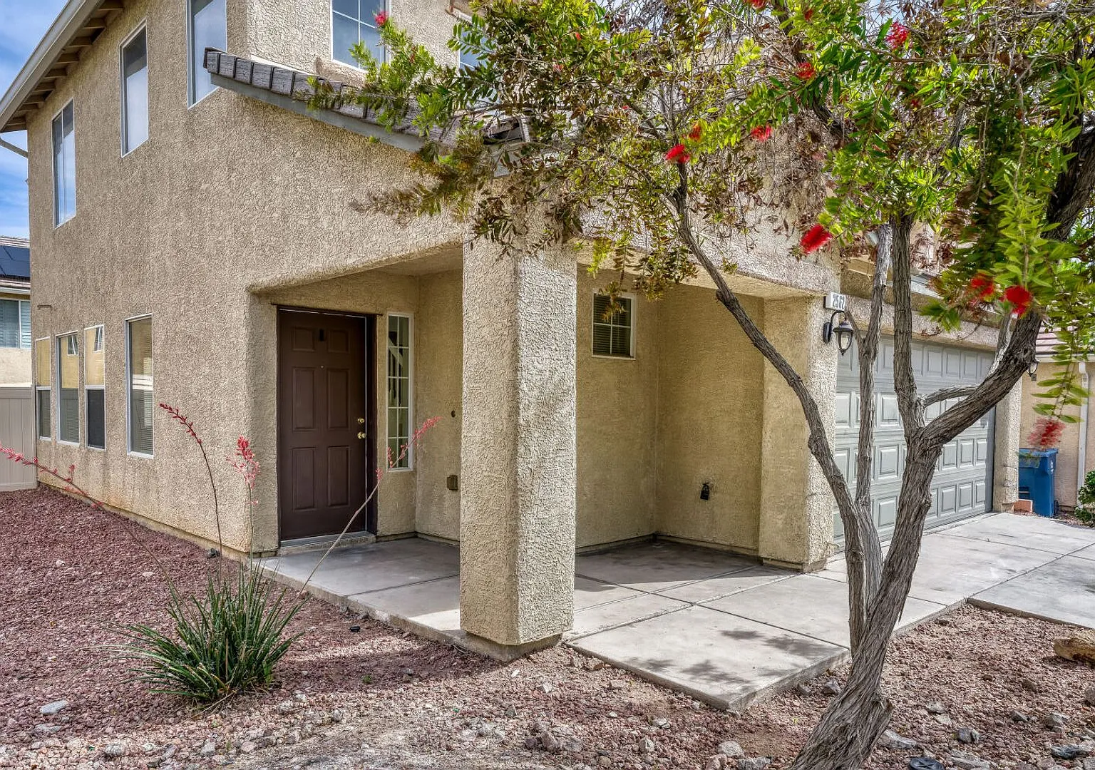 Beautiful 4-Bedroom Henderson Home with Fireplace & 2-Car Garage! — Photo 3
