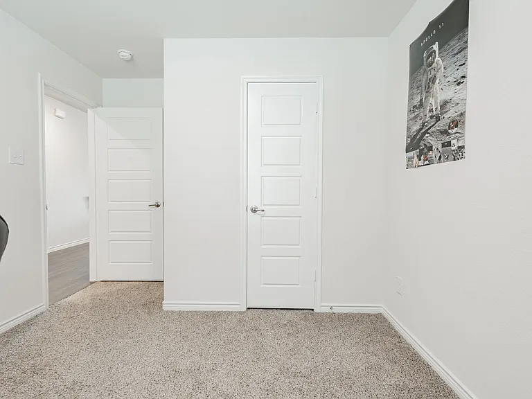 555 Delaware Rd — Photo 15
