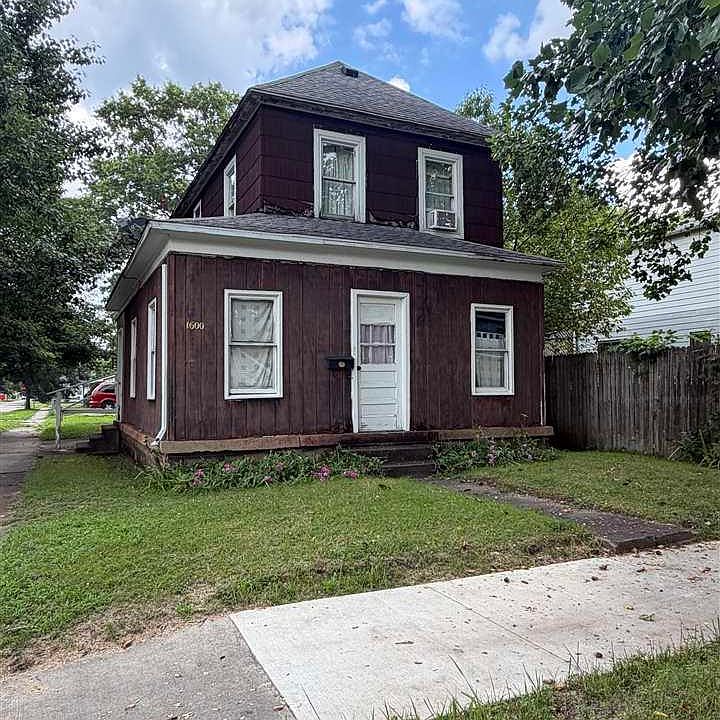 1st image of 1600 4th Ave