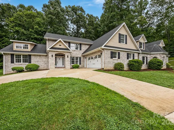 111 Nathan Ct, Fletcher, NC 28732