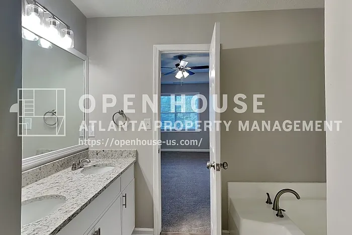 6161 Longwood Chase — Photo 11