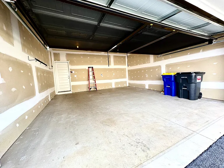 169 Coastal Drive - Garage (view 2)