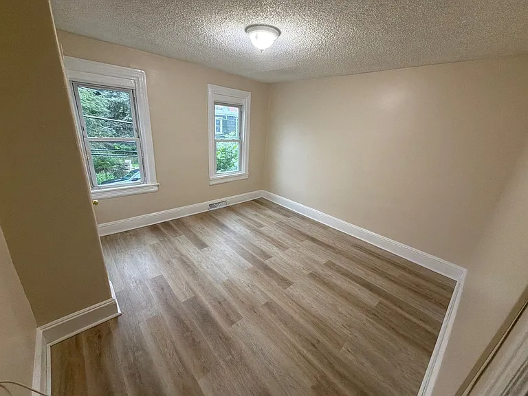 114 Smith Ave — Photo 15