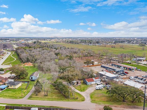 3rd image of 1806 Fm 528/munson Rd