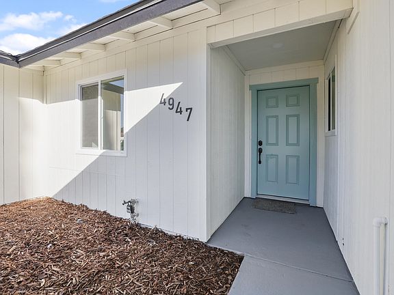 3rd image of 4947 E Tulare Avenue