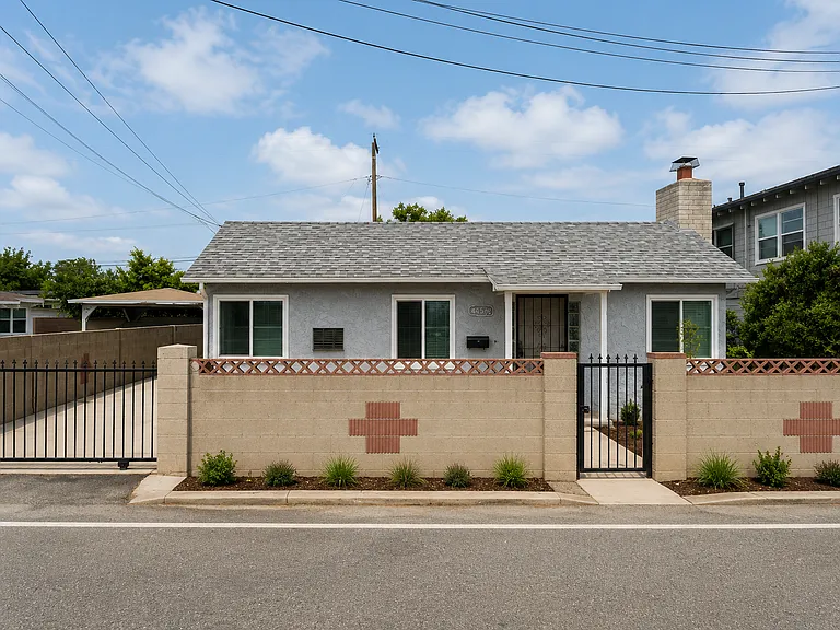 445 1/2 E Alisal Way — Photo 2