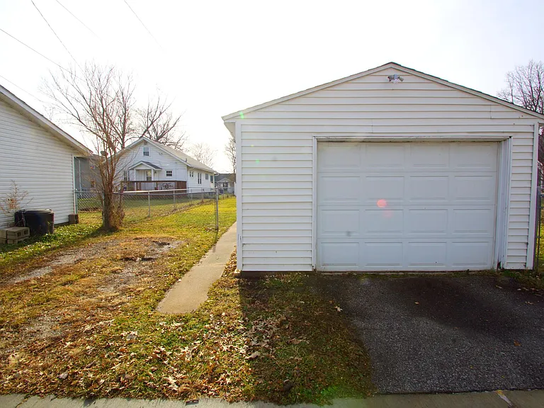 1120 Brown St — Photo 17