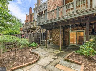 8526 Raglan Rd, Vienna, VA 22182