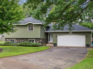 2613 Woodale Dr, Mounds View, MN 55112