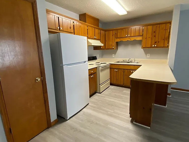 140 Winding Way #D — Photo 10