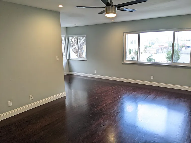 1028 E 3rd St #6 — Photo 8